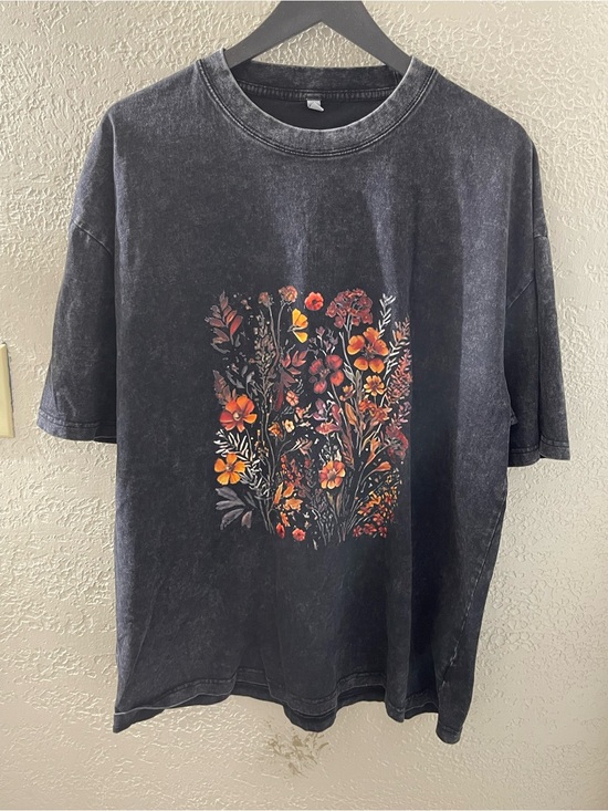 None Tops - Black Short-Sleeve Floral Graphic Tee - Women's XL